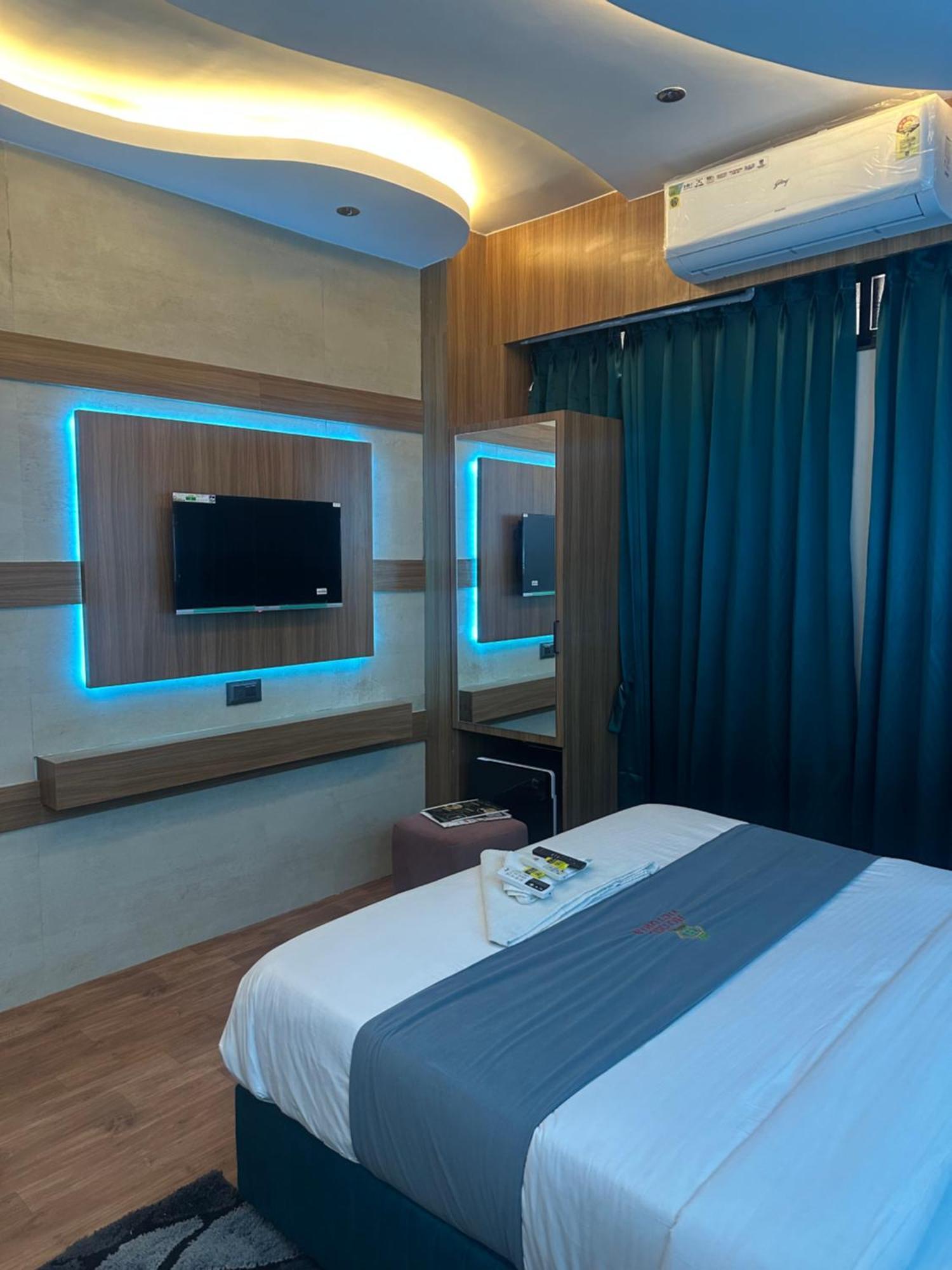 Hotel Victoria Prime Surat Exterior foto